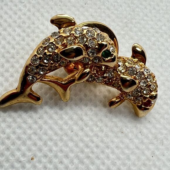 Gold Tone Dolphin Pair Clear Rhinestone Lapel Pin Green Red Rhinestone Eyes - Picture 1 of 7